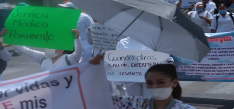Suplentes de enfermería exigen base y mejoras laborales en Toluca