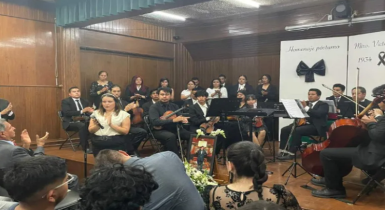 Homenajean a Víctor Urbán en Escuela de Bellas Artes de Toluca