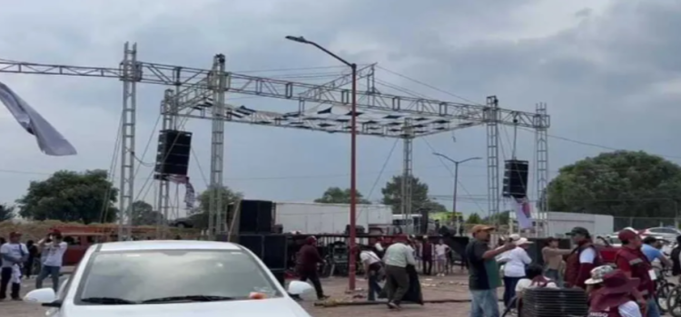 Cayó lona durante evento de campaña de candidato de Morena en Edomex; hay 58 heridos Se desplomó lona durante evento de campaña de candidato de Morena en Edomex; hay 58 heridos