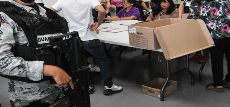 Principales delitos denunciados por candidatos en Edomex han sido: Secuestro y Extorsión Principales delitos denunciados por candidatos en Edomex han sido: Secuestro y Extorsión