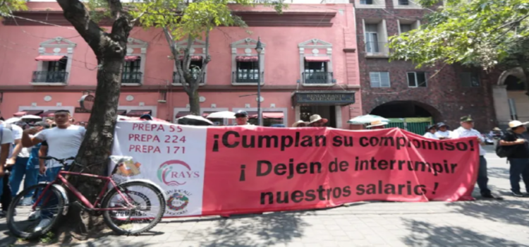 Docentes de preparatorias del Valle de México exigen pagos retrasados