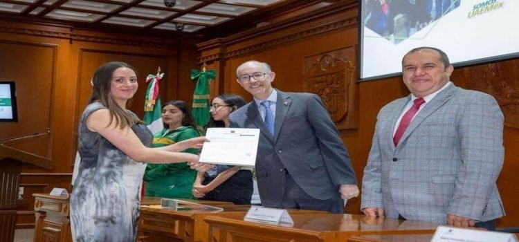 UAEMEX Entregará 14,000 becas a estudiantes