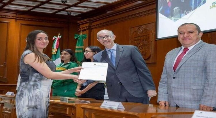 UAEMEX Entregará 14,000 becas a estudiantes