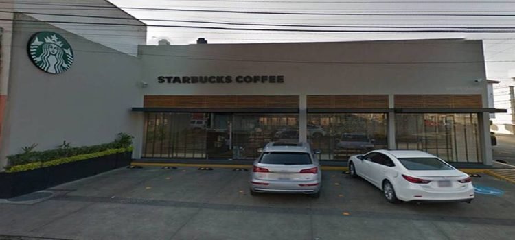 Asaltan cafetería de Starbucks en Toluca