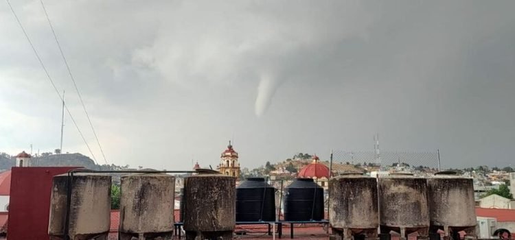 Fuertes lluvias y tornado deja 2 personas fallecidas en Toluca