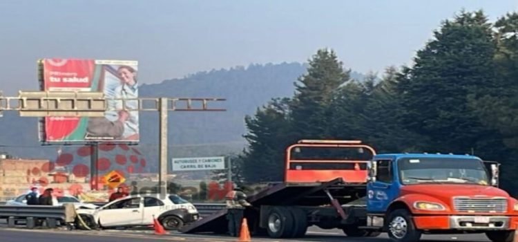 Conductor fallece tras perder el control y chocar en autopista México-Toluca
