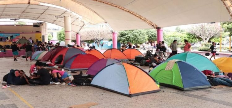 Autoridades localizan a grupo de más de 80 migrantes en Edomex Autoridades localizan a grupo de más de 80 migrantes en Edomex