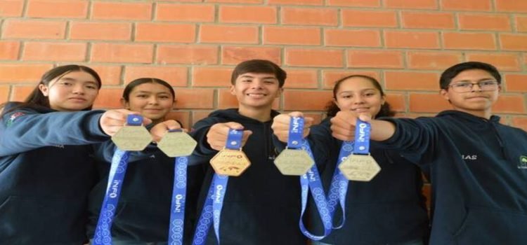 Estudiantes toluqueños obtienen medallas de oro y plata en robótica