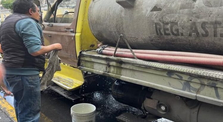 Falta de agua afecta a comerciantes del Centro de Toluca