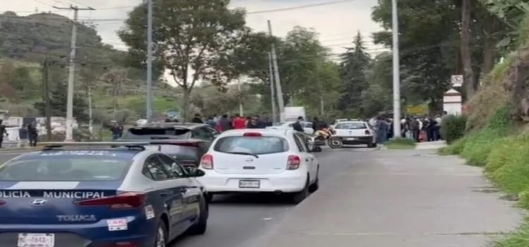 Habitantes de Zopilocalco bloquearon Paseo de los Matlazincas por falta de agua en Toluca
