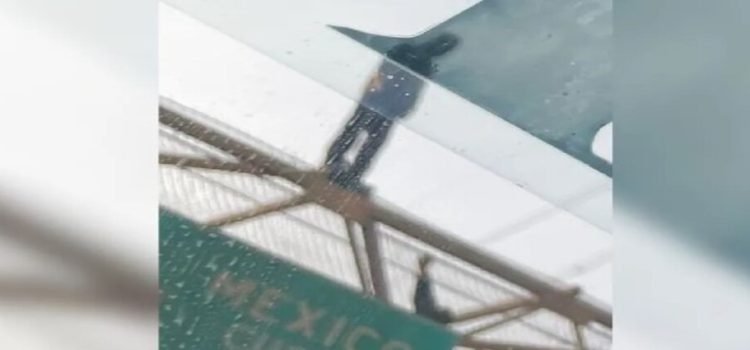 Salvan a hombre que quería arrojarse de puente en la autopista México-Toluca