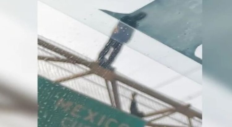 Salvan a hombre que quería arrojarse de puente en la autopista México-Toluca