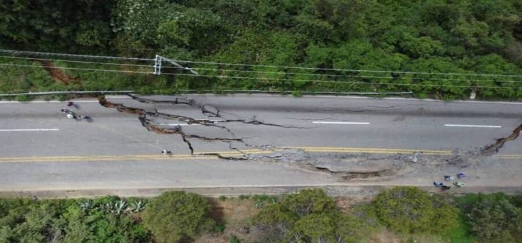 Empeora hundimiento en carretera Toluca-Tenango