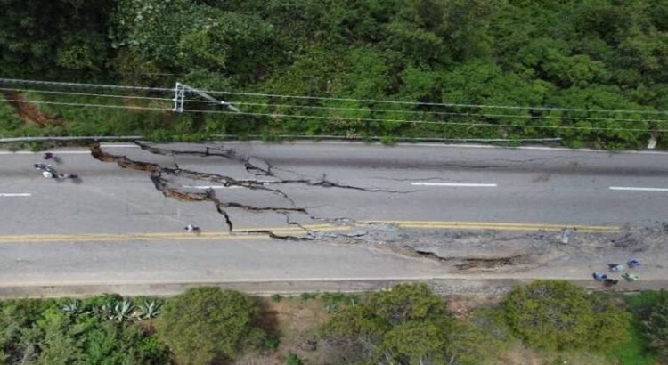 Empeora hundimiento en carretera Toluca-Tenango