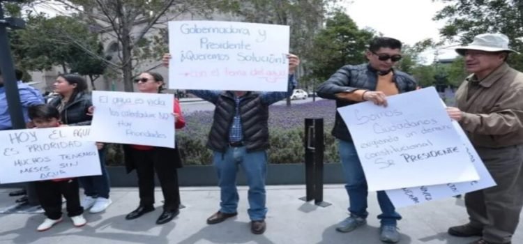 Habitantes exigen agua para 10 colonias de Toluca; rechazan reasignación de recursos