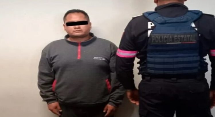 Detienen a sujeto que presuntamente intentó arrojar a su hermano de un segundo piso en Toluca