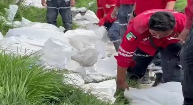 Solucionan con costales de arena para evitar inundaciones a 128 familias de Toluca
