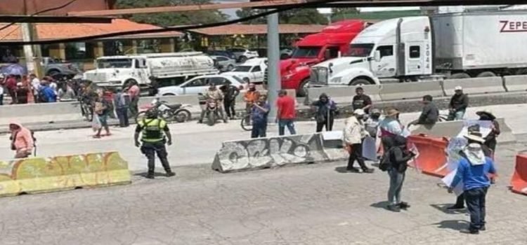 Habitantes de Chalco bloquean de nueva cuenta la autopista México- Cuautla