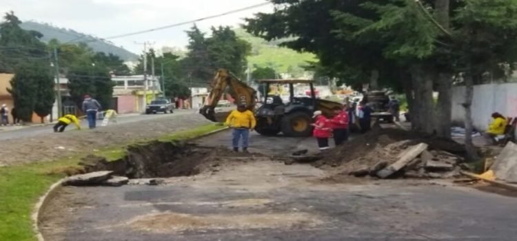 Se abre mega socavón en Toluca