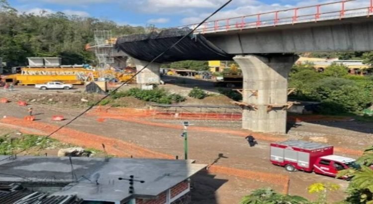 Encuentran cuerpo de un hombre en obras del Tren Interurbano México-Toluca