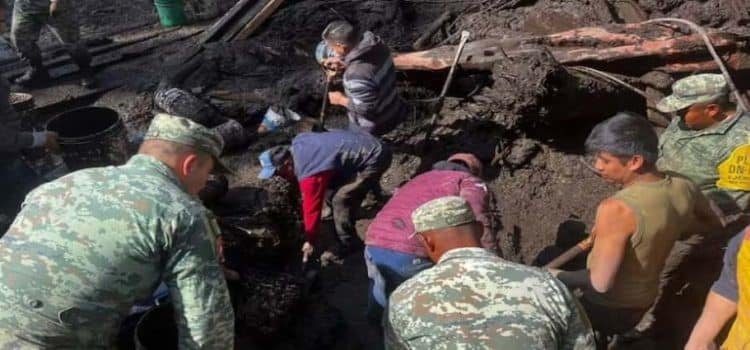 Fallece bebé y rescatan a tres en deslave de Jilotzingo Fallece bebé y rescatan a tres en deslave de Jilotzingo