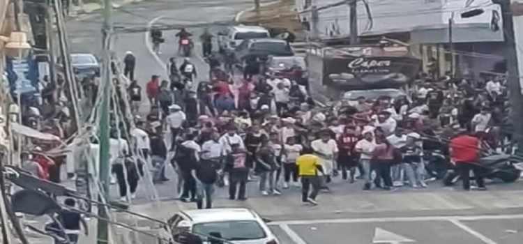 Riña en Mercado 16 de Septiembre deja 5 heridos en Toluca