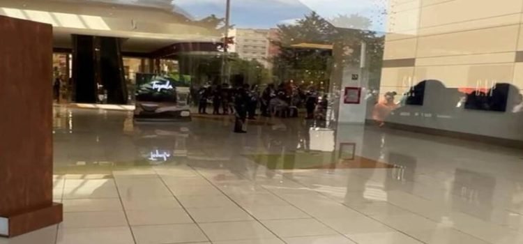 Balacera en Galerías Toluca; desalojan centro comercial