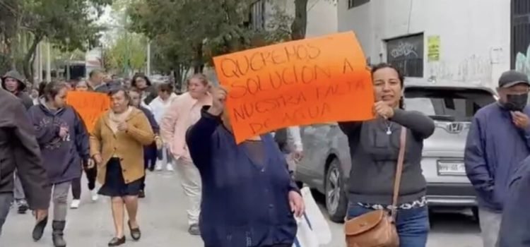 Habitantes de Toluca protestan por falta de agua en Toluca; aseguran que pagan hasta 9,000 pesos del servicio