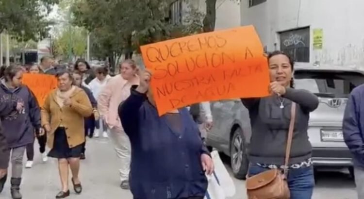 Habitantes de Toluca protestan por falta de agua en Toluca; aseguran que pagan hasta 9,000 pesos del servicio