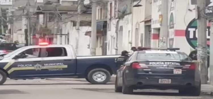 Encuentran a hombre victimado y abandonado dentro de una camioneta en Toluca