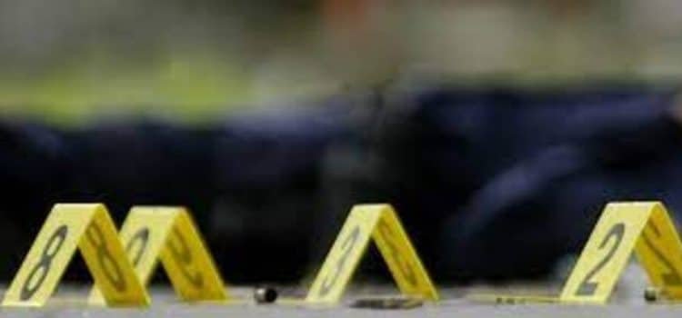 Victiman a balazos a un hombre y un menor de edad en centro de Toluca