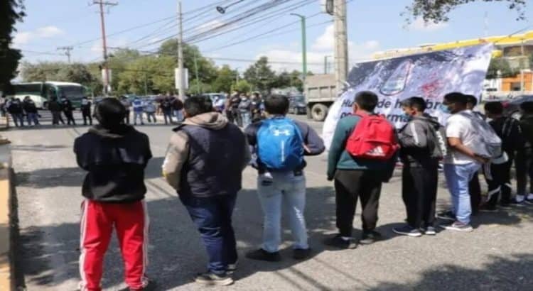 Normalistas levantan huelga de hambre; firman minuta de trabajo con gobierno estatal
