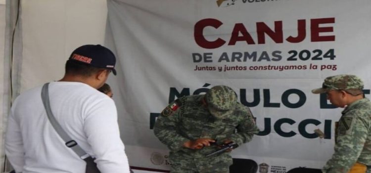 Entregan casi 5 MDP a ciudadanos de Edomex por intercambio de armas.