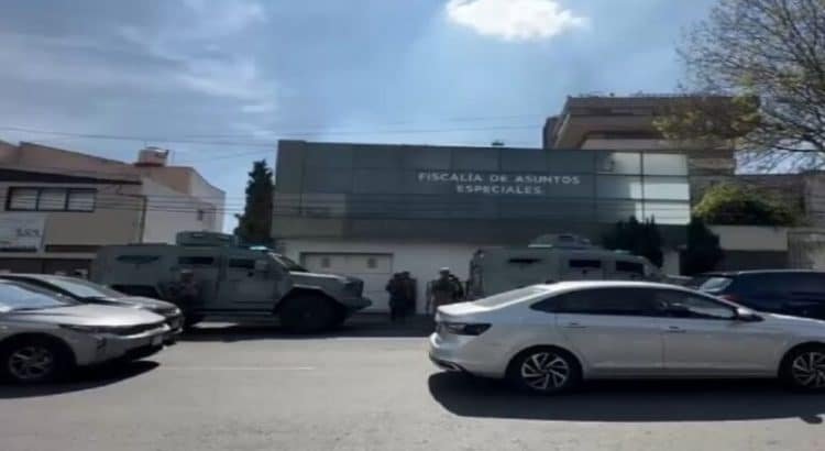 Familiares de detenidos por masacre en bar de Cuautitlán Izcalli llegan a Toluca