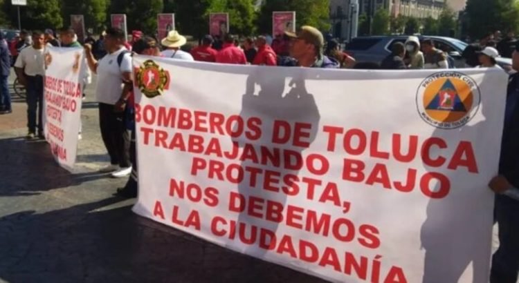 Bomberos de Toluca siguen sin llegar a un acuerdo de pagos pendientes