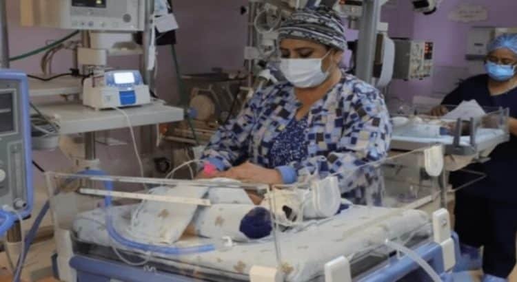 Sheinbaum confirma suspensión de empresa de alimentos tras muerte de niños por brote de bacteria Klebsiella