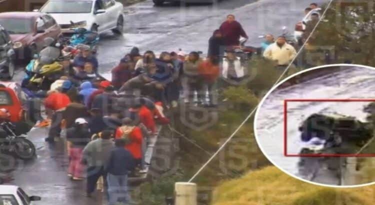 Automovilista cayó en arroyo de Toluca; vecinos ayudaron en rescate