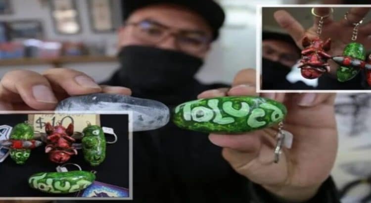 Joven egresado de la carrera de artes plásticas de la UAEMEX, populariza llaveros toluqueños