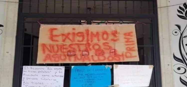 Trabajadores del Ayuntamiento de Ocuilan exigen pago de aguinaldos