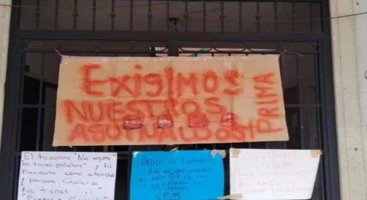 Trabajadores del Ayuntamiento de Ocuilan exigen pago de aguinaldos