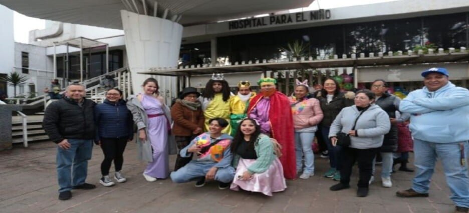 Reyes Magos visitan el Hospital del Niño de Toluca