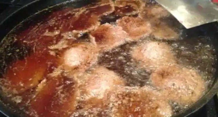 Aceite con más de 100 años, el «ingrediente secreto» en la preparación de hamburguesas