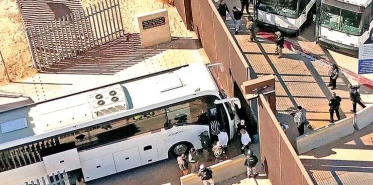 Por tierra y aire, arrecian las deportaciones Por tierra y aire, arrecian las deportaciones