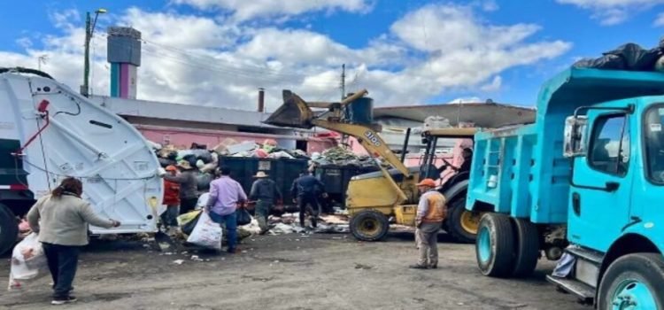 Vigilan contenedores del Mercado Juárez en Toluca