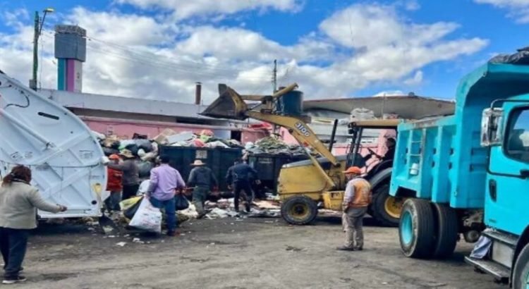 Vigilan contenedores del Mercado Juárez en Toluca