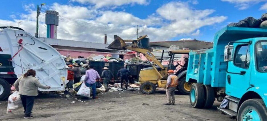 Vigilan contenedores del Mercado Juárez en Toluca