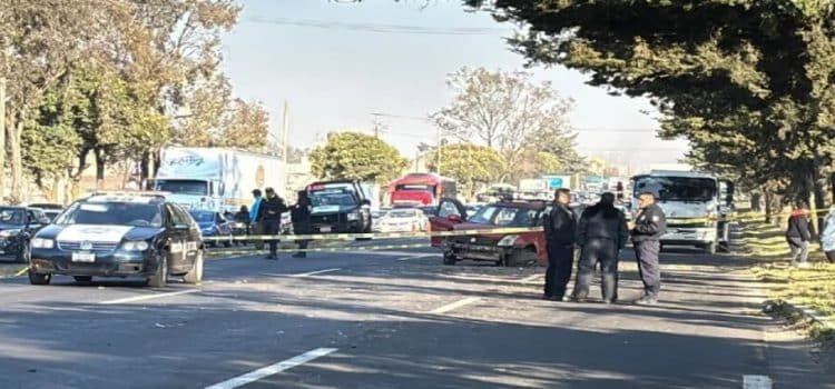 Conductor muere al chocar contra un árbol en Toluca