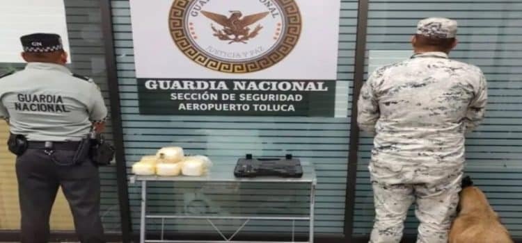 Confiscan paquetes con mariguana y un arma en Aeropuerto Internacional de Toluca