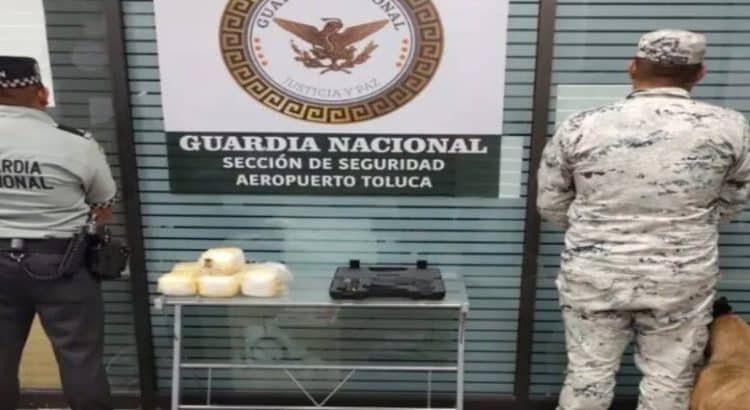Confiscan paquetes con mariguana y un arma en Aeropuerto Internacional de Toluca