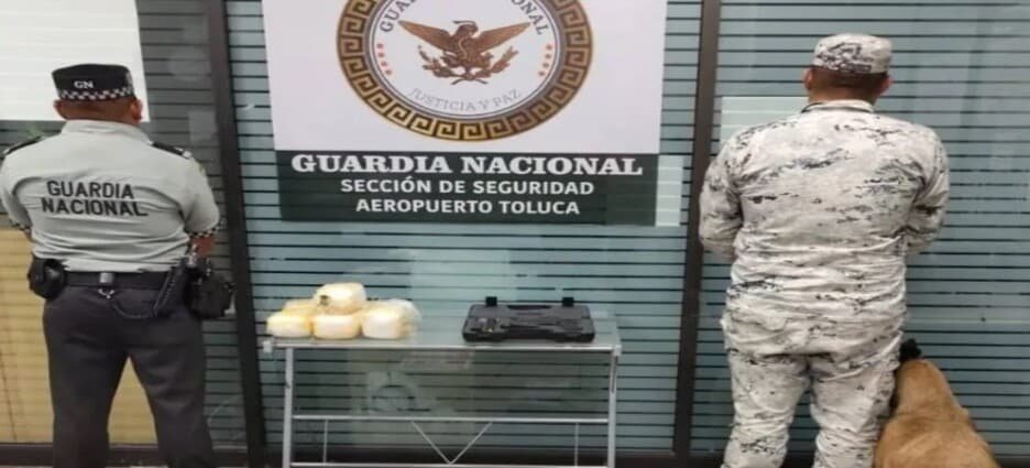 Confiscan paquetes con mariguana y un arma en Aeropuerto Internacional de Toluca